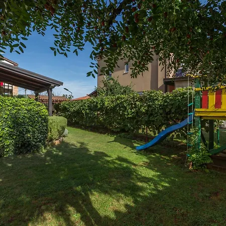 For Families With Children - 2523 Umag