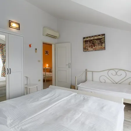 Apartamento For Families With Children - 2523 Umago